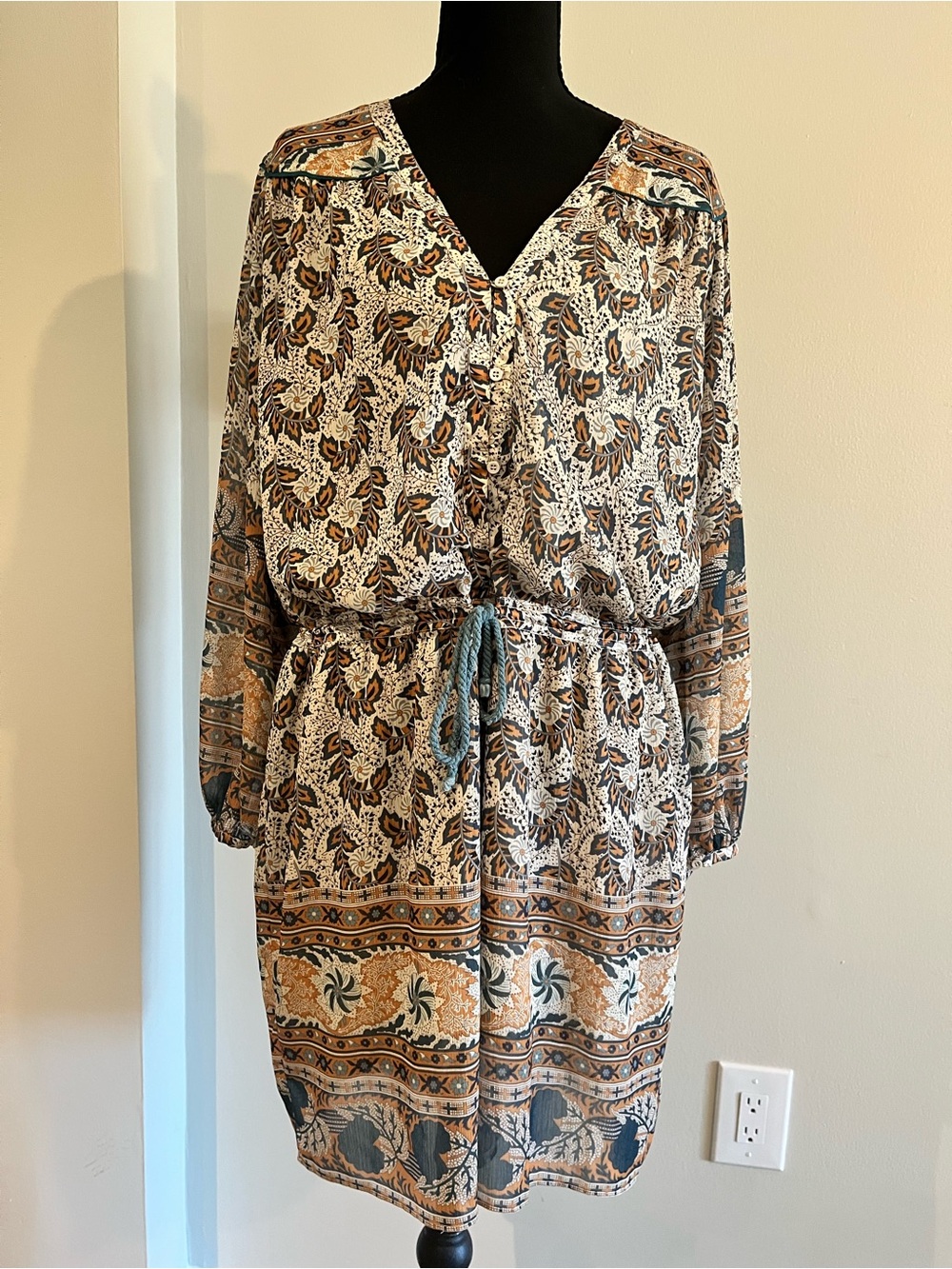 Tiny Boho Print Long Sleeve Romper | Size M | Lined | Tie Waist EUC